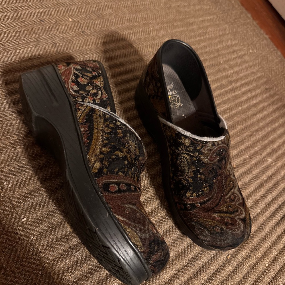 Dansko Women's velvet studded Paisley clogs - Black and Brown size 9